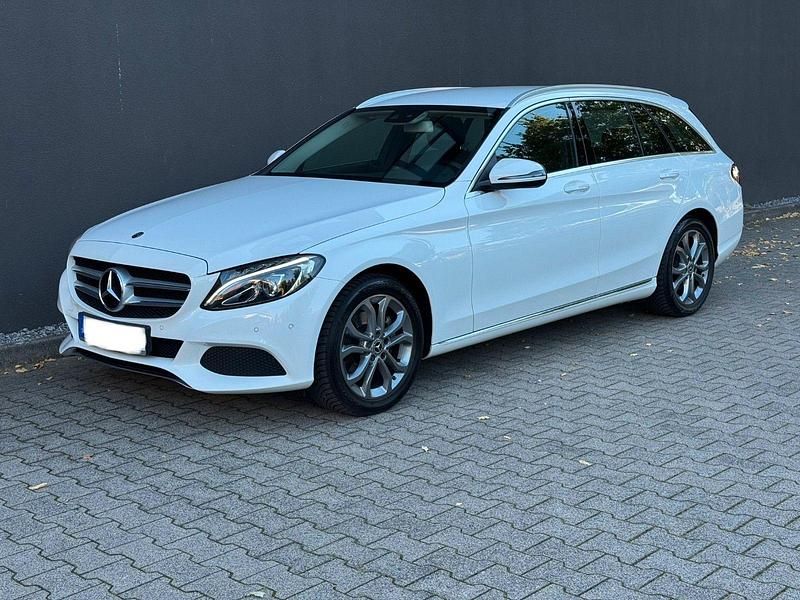 Weiß Gebraucht 2017 Mercedes C200 Avantgarde Kombi | 18.900 € (Fairer Preis) - Bild 1/4