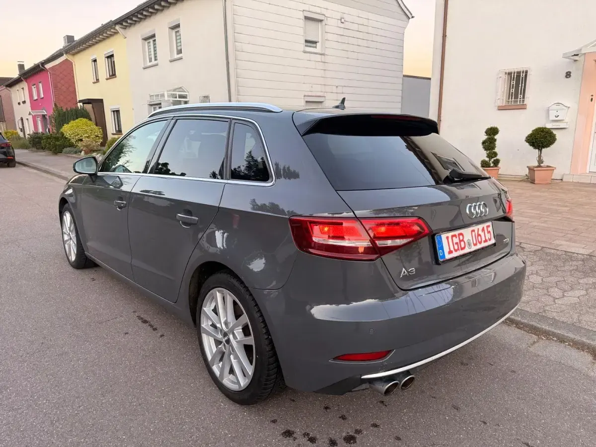 Używany Audi A3 Sport 150 KM (110 kW) 2017 Szary Sedan/Limuzyna