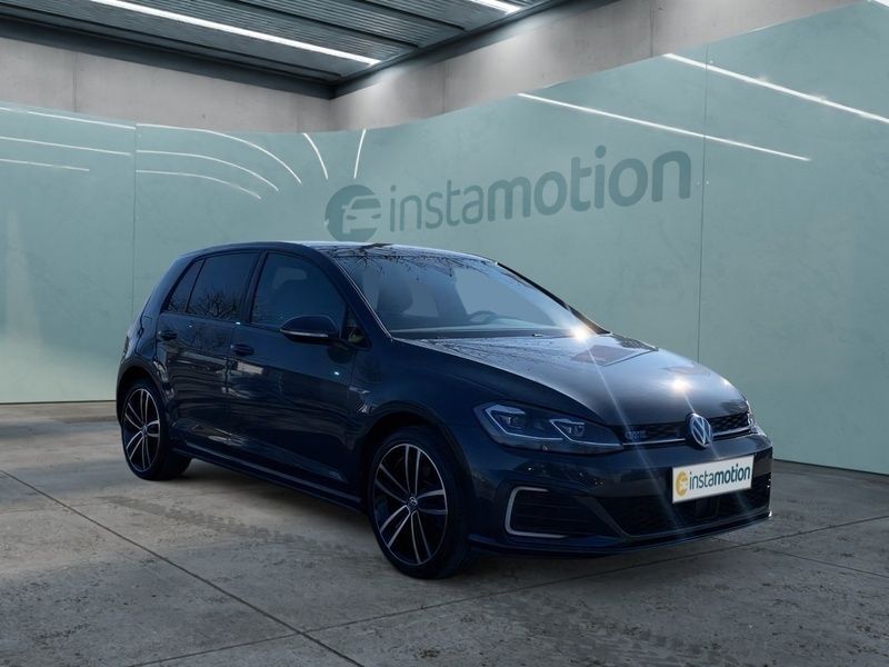 Blau Gebraucht 2020 VW Golf VIII GTE Limousine | 21.500 € (Fairer Preis) - Bild 1/4
