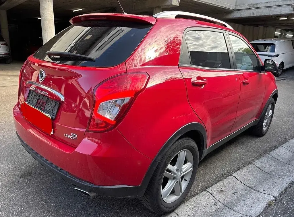 Gebraucht SsangYong Korando Crystal 150 PS (110 kW) 2015 Rot SUV