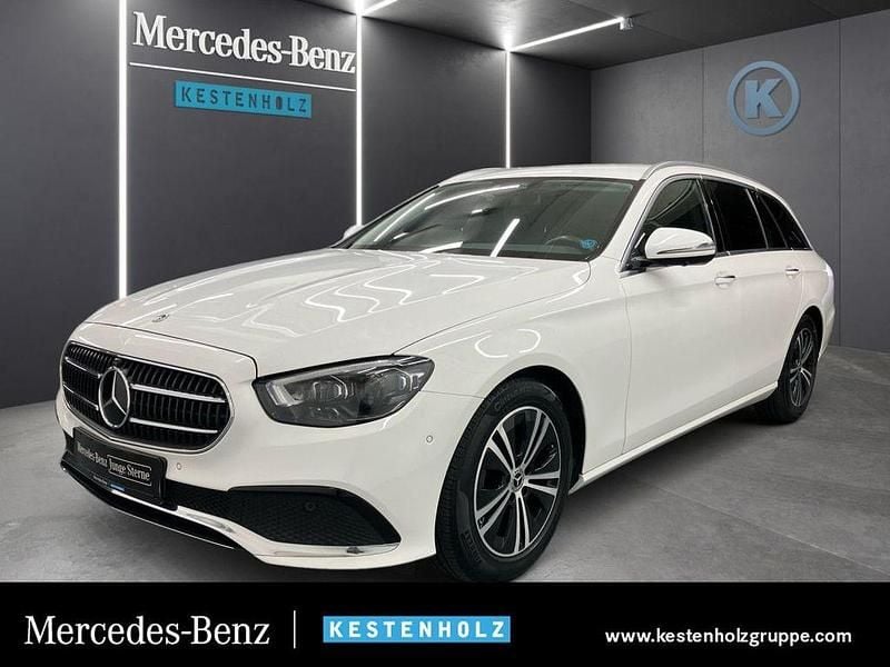 Polarweiß Gebraucht 2021 Mercedes E220 Kombi | 30.890 € (Fairer Preis) - Bild 1/4