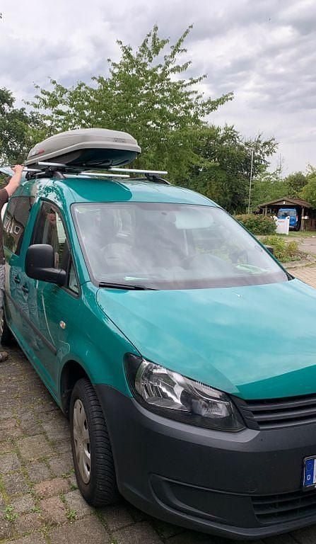 Second-hand VW Caddy Startline 75 CP (55 kW) 2011 Verde Monovolum