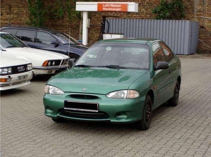 Grün Gebraucht 2000 Hyundai Accent Limousine | 2.500 € - Bild 1/4