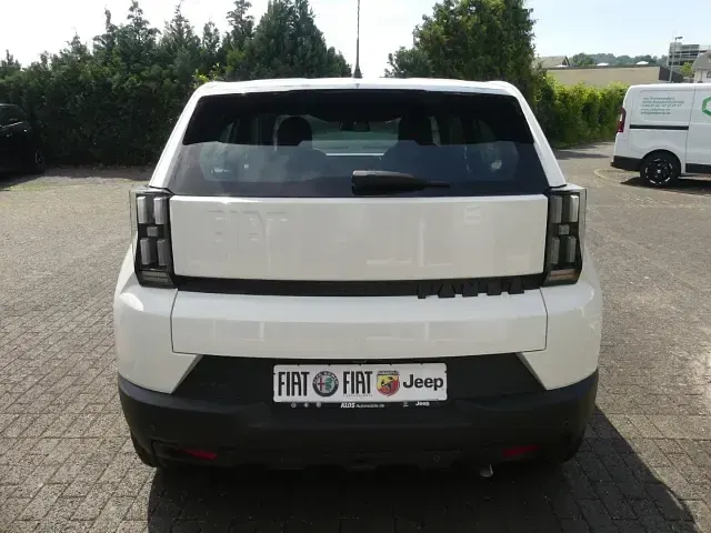 Neu Fiat Grande Panda Icon 101 PS (74 kW) 2026 Weiss Kleinwagen