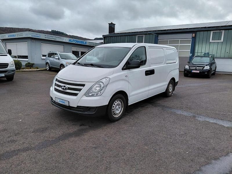 Gebraucht Hyundai H-1 136 PS (100 kW) 2014 Weiß Van / Kleinbus