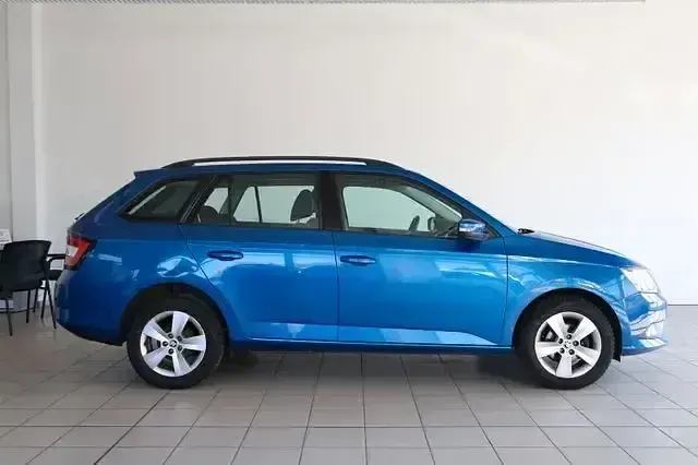 Gebraucht Skoda Fabia Ambition 95 PS (69 kW) 2017 Raceblau metallic Kombi