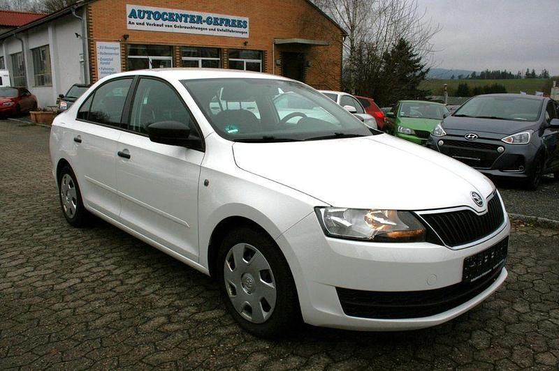 Weiß Gebraucht 2013 Skoda Rapid Active Limousine | 5.999 € (Guter Preis) - Bild 1/4