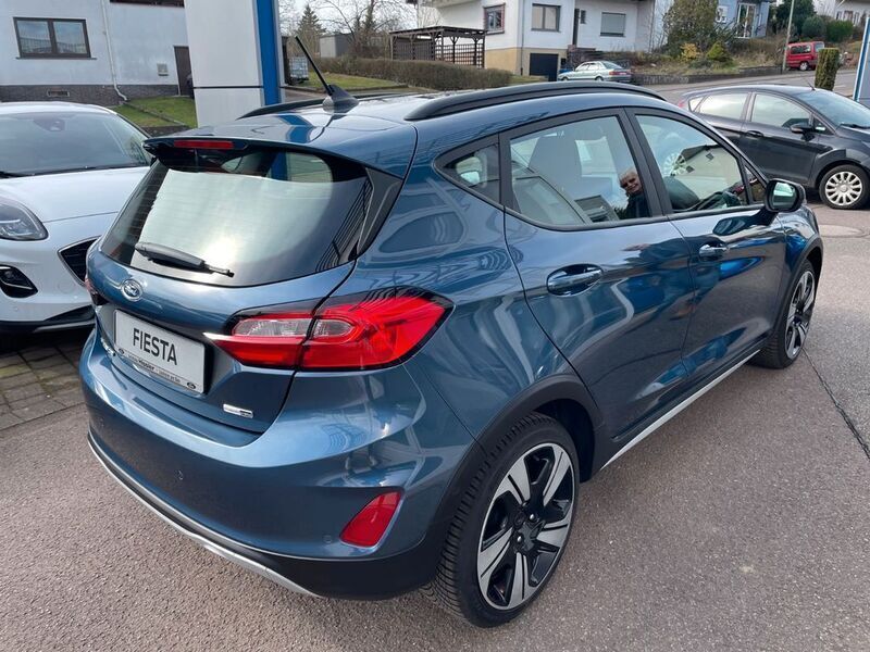 Gebraucht Ford Fiesta Active 125 PS (91 kW) 2022 Chromablau metallic (metallic) Kleinwagen