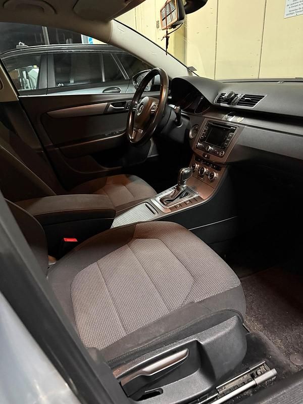 Gebraucht VW Passat 140 PS (102 kW) 2013 Silber Kombi