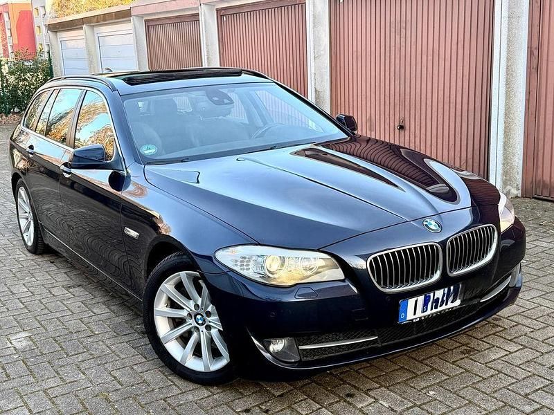 Blau Gebraucht 2011 BMW 525 Sport Line Kombi | 10.900 € (Guter Preis) - Bild 1/4