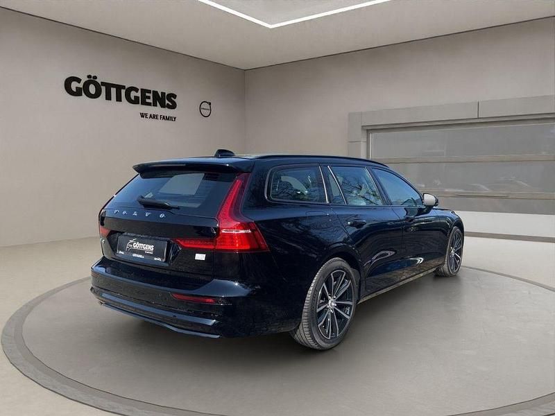 Gebraucht Volvo V60 Plus 351 PS (258 kW) 2023 Schwarz Kombi
