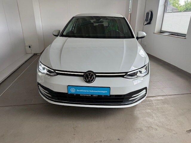Gebraucht VW Golf VIII Style 150 PS (110 kW) 2023 Pure white Limousine