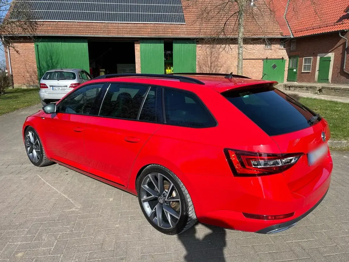 Gebraucht Skoda Superb SportLine 190 PS (139 kW) 2017 Rot Kombi
