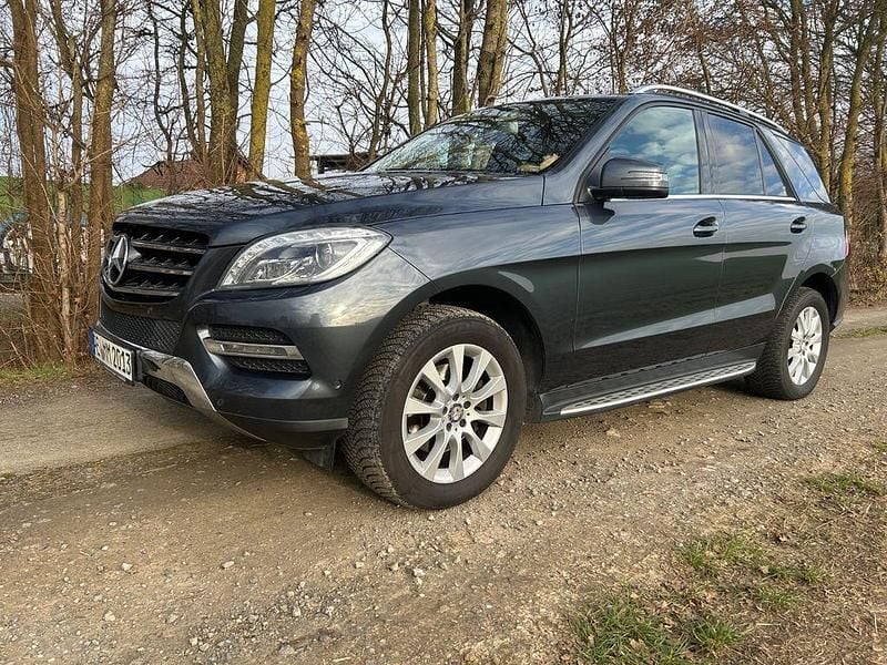 Grau Gebraucht 2014 Mercedes ML350 SUV | 18.400 € (Guter Preis) - Bild 1/4