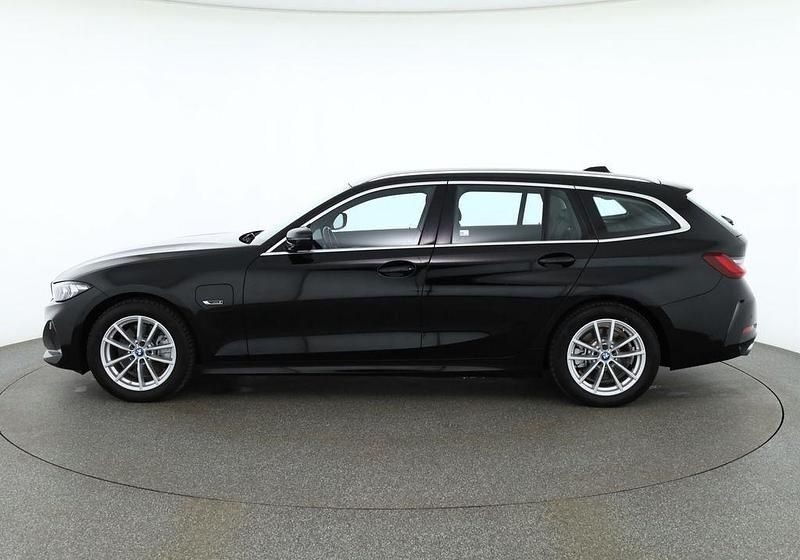 Gebraucht BMW 320e Sport Line 204 PS (150 kW) 2023 Schwarz Kombi