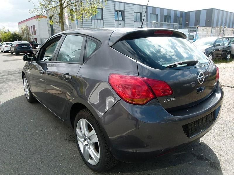 Gebraucht Opel Astra Edition 87 PS (63 kW) 2010 Grau Limousine