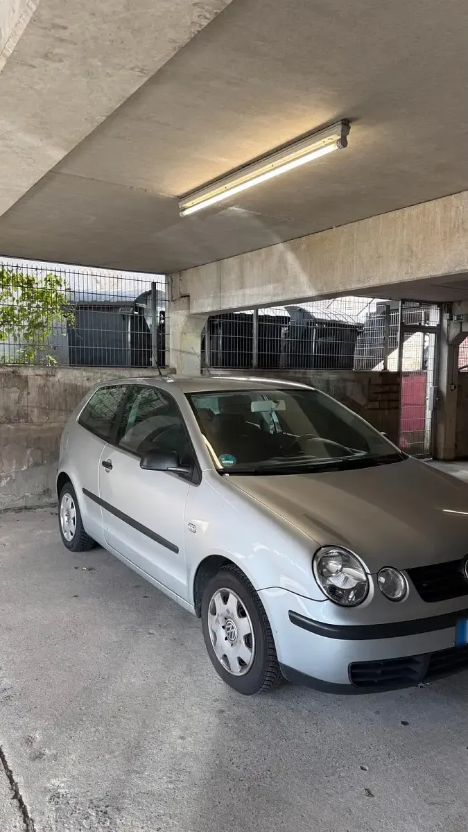 Gebraucht VW Polo Basis 75 PS (55 kW) 2004 Silber Kleinwagen