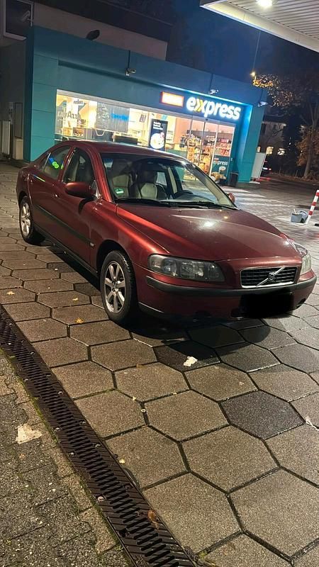 Rot Gebraucht 2002 Volvo S60 Limousine | 1.999 € (Fairer Preis) - Bild 1/4