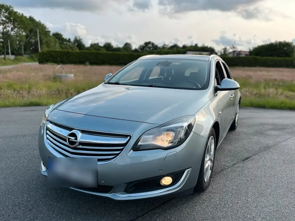 Gebraucht Opel Insignia 140 PS (102 kW) 2014 Grau Kombi