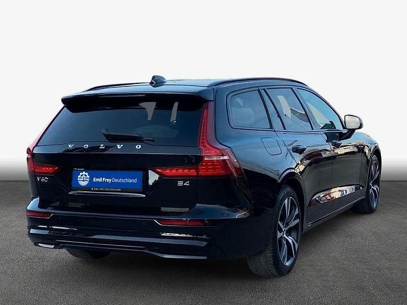 Gebraucht Volvo V60 Plus 197 PS (144 kW) 2023 Onyx schwarzmetallic Kombi