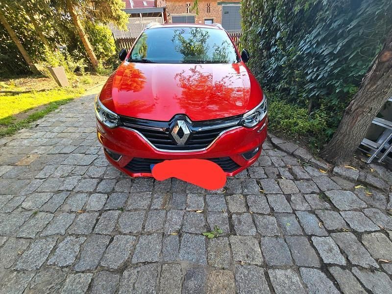 Rot Gebraucht 2018 Renault Mégane GrandTour LIMITED Kombi | 12.000 € - Bild 1/4