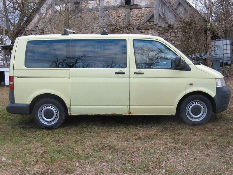 Second-hand VW T5 131 CP (96 kW) 2006 Galben Van