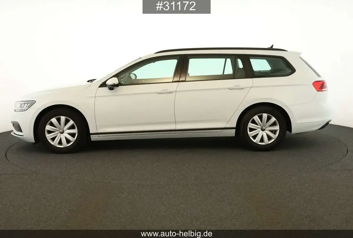 Gebraucht VW Passat 150 PS (110 kW) 2023 Gletscherweiß metallic Kombi