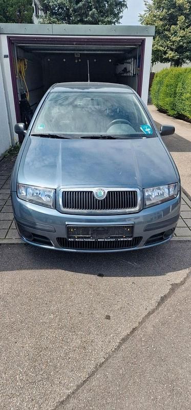 Grau Gebraucht 2005 Skoda Fabia Classic Kleinwagen | 800 € (Guter Preis) - Bild 1/4