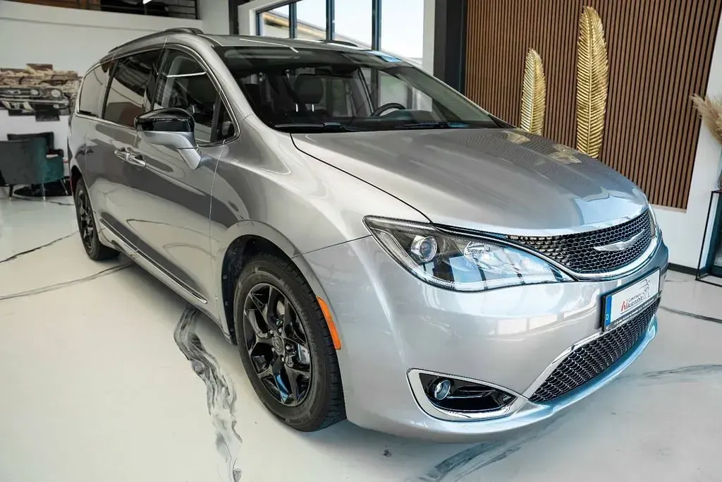 Gebraucht Chrysler Pacifica Touring 291 PS (214 kW) 2017 Grau Van / Kleinbus