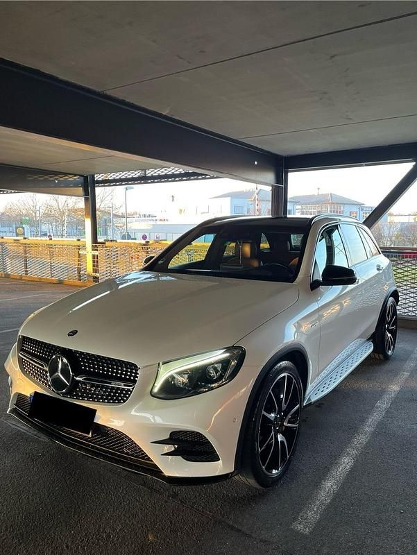 Weiß Gebraucht 2016 Mercedes GLC43 AMG AMG SUV | 29.950 € (Teuer) - Bild 1/4