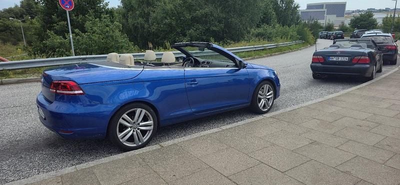 Blau Gebraucht 2015 VW Eos Cabrio | 29.000 € - Bild 1/1