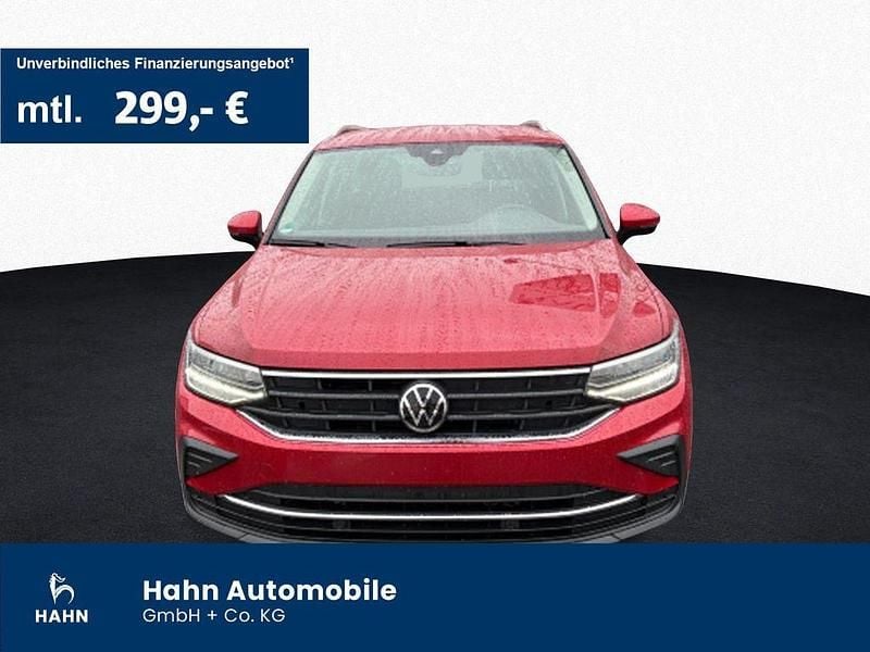Rot Gebraucht 2022 VW Tiguan Active SUV | 22.470 € (Guter Preis) - Bild 1/3