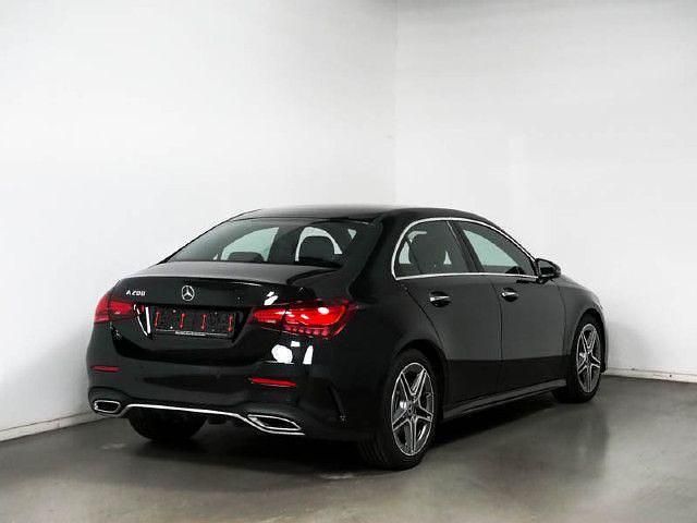 Kosmosschwarz Gebraucht 2023 Mercedes A200 Advanced Plus Limousine | 35.900 € - Bild 1/4