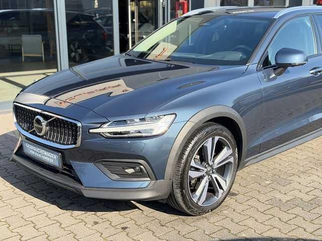 Gebraucht Volvo V60 CC 145 PS (106 kW) 2023 Kombi