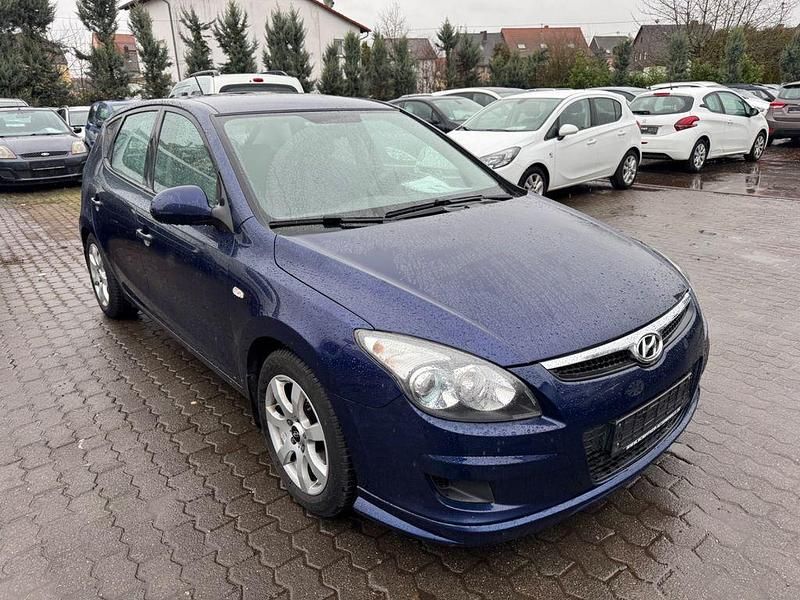 Gebraucht Hyundai i30 109 PS (80 kW) 2009 Blau Limousine