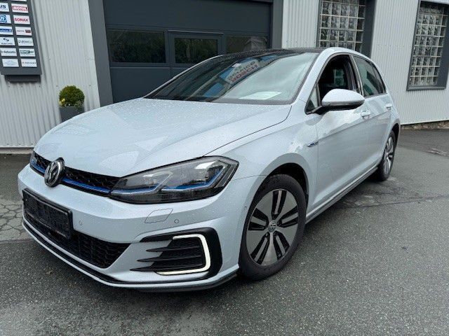 Silber Gebraucht 2018 VW Golf VII GTE Limousine | 19.480 € (Etwas zu teuer) - Bild 1/4