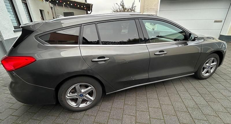 Gebraucht Ford Focus 125 PS (91 kW) 2021 Grau Kombi