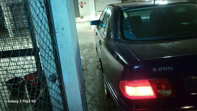 Gebraucht Mercedes E200 Classic 136 PS (100 kW) 1998 Blau Limousine