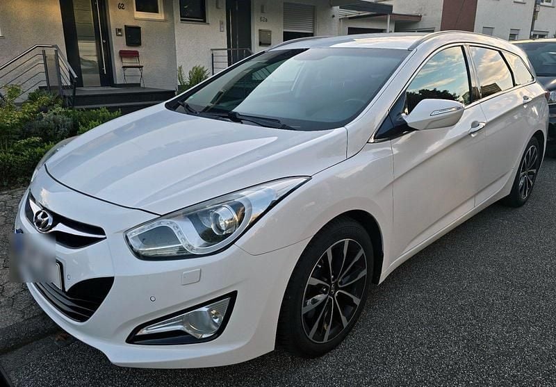 Weiß Gebraucht 2013 Hyundai i40 Edition Kombi | 7.100 € (Fairer Preis) - Bild 1/4