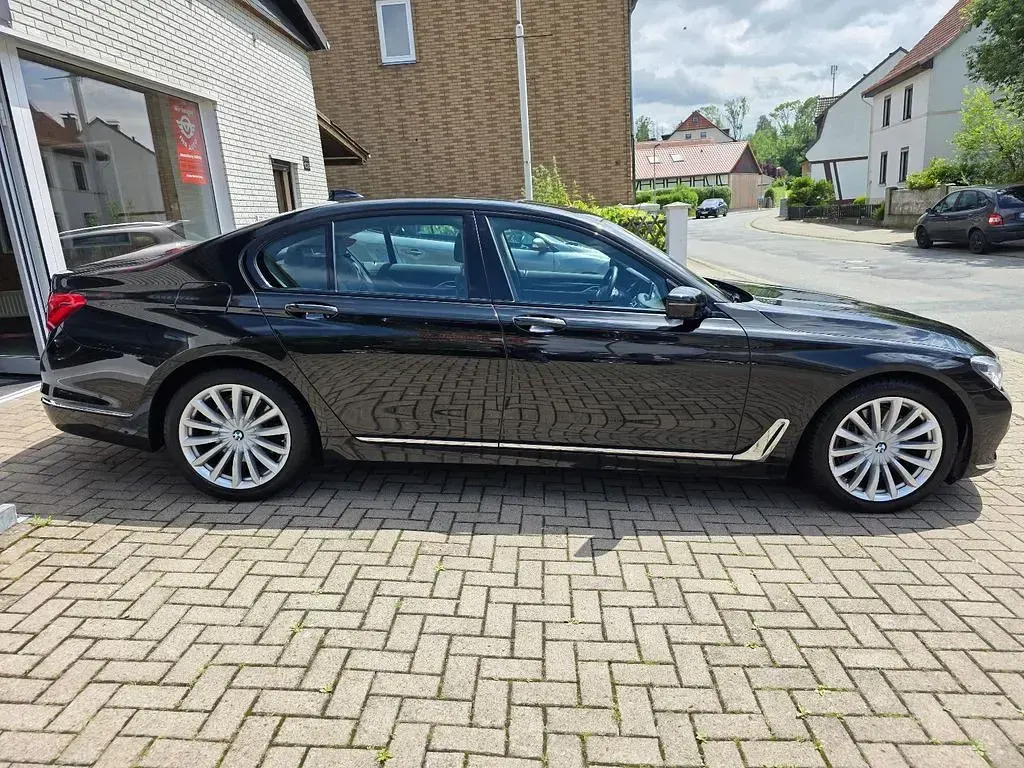 Gebraucht BMW 740 326 PS (239 kW) 2018 Schwarz Limousine