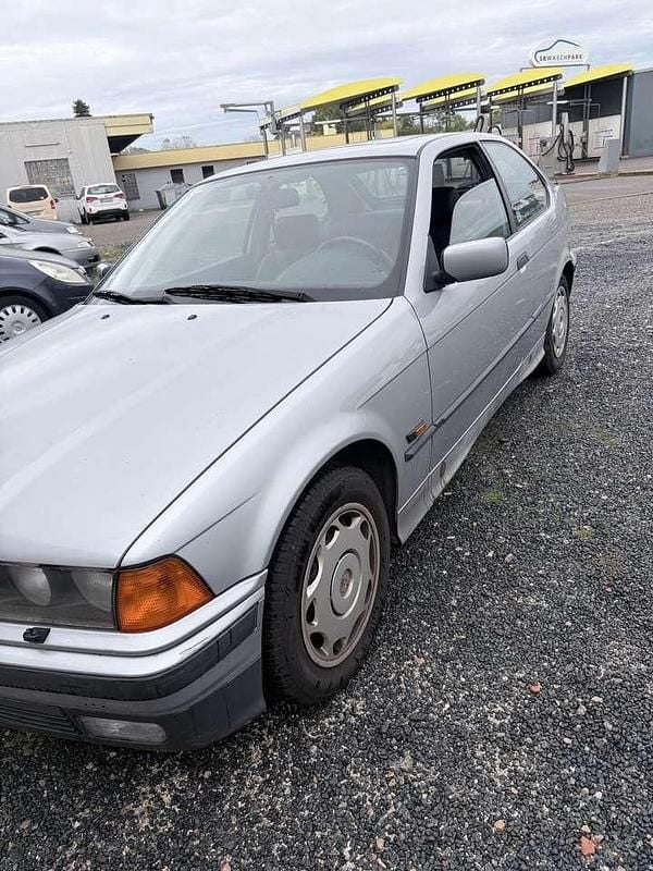 Gebraucht BMW 318 140 PS (102 kW) 1994 Limousine