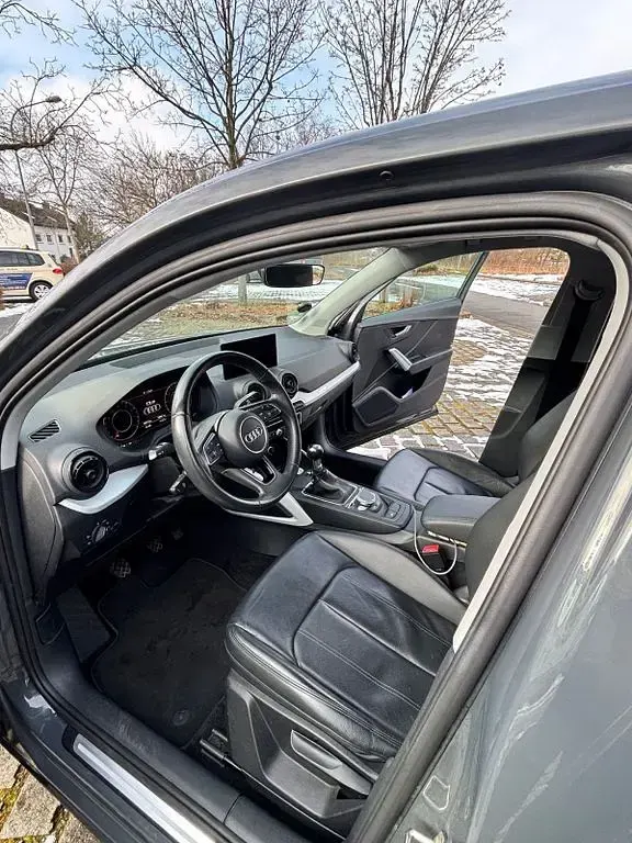 Gebraucht Audi Q2 Design 150 PS (110 kW) 2018 Grau SUV