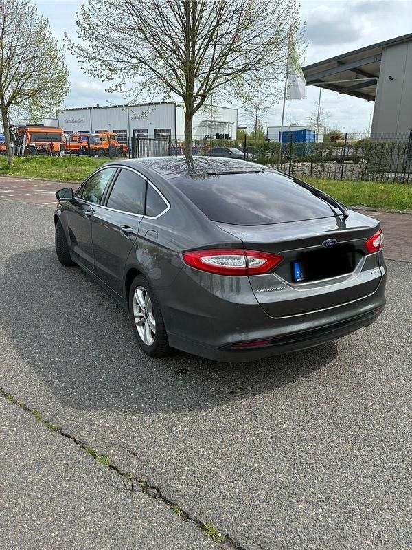 Gebraucht Ford Mondeo Titanium 160 PS (117 kW) 2015 Grau Limousine