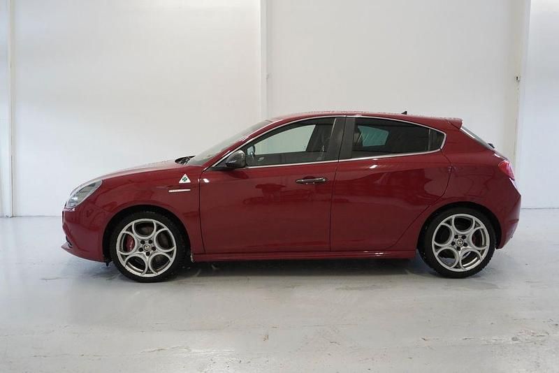 Gebraucht Alfa Romeo Giulietta Quadrifoglio Verde 241 PS (177 kW) 2015 Rot Kleinwagen