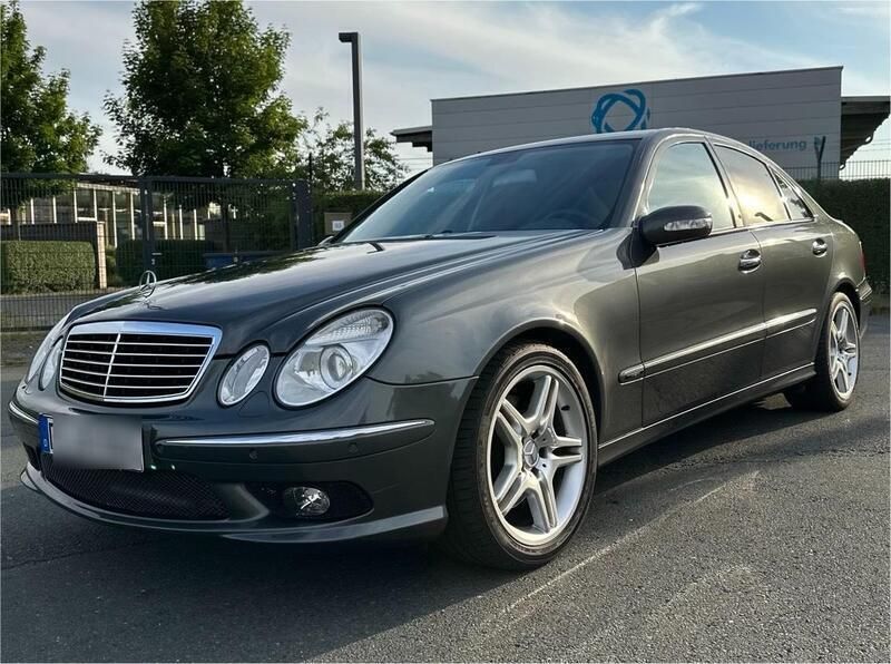 Grau Gebraucht 2004 Mercedes E500 AMG Limousine | 14.300 € (Teuer) - Bild 1/4