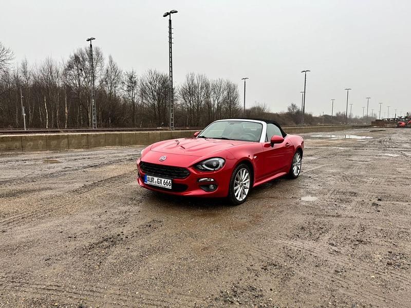 Gebraucht Fiat 124 Spider Lusso 140 PS (102 kW) 2017 Rot Cabrio
