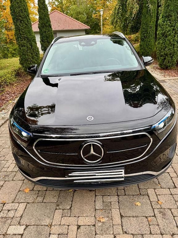 Schwarz Gebraucht 2022 Mercedes EQA250 SUV | 28.500 € (Superpreis) - Bild 1/4