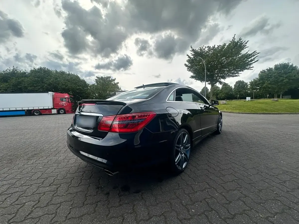 Używany Mercedes E350 AMG 292 KM (214 kW) 2012 Czarny Coupe