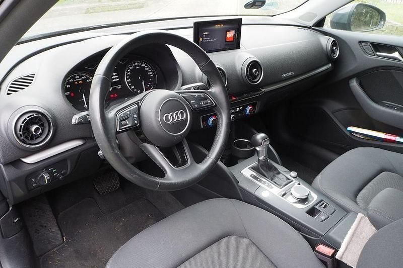 Gebraucht Audi A3 150 PS (110 kW) 2020 Grau Limousine