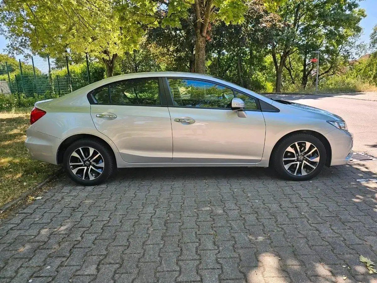 Gebraucht Honda Civic Executive 141 PS (103 kW) 2014 Silber Limousine